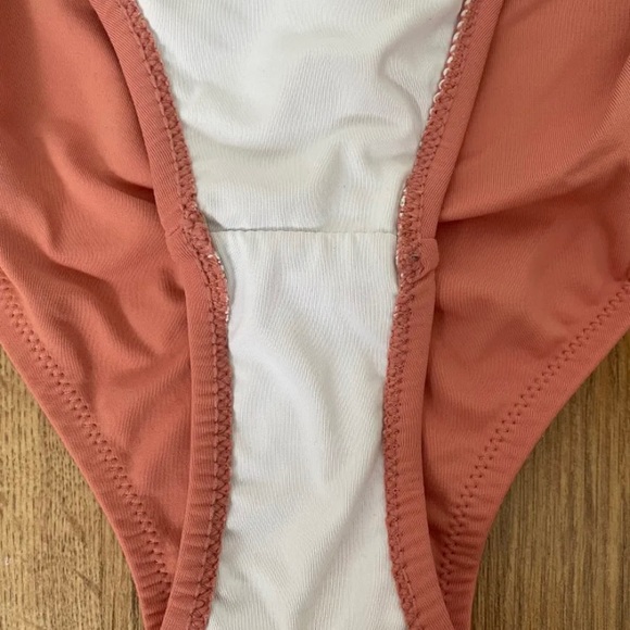 Beautiful one piece - Picture 3 of 4